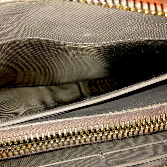 Prada Saffiano Metal Argilla zipped long wallet - Picture 7 of 17